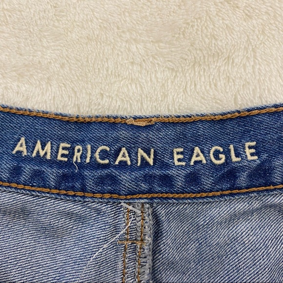 AMERICAN EAGLE Medium Wash Distressed Mom Jeans New - Picture 4 of 9